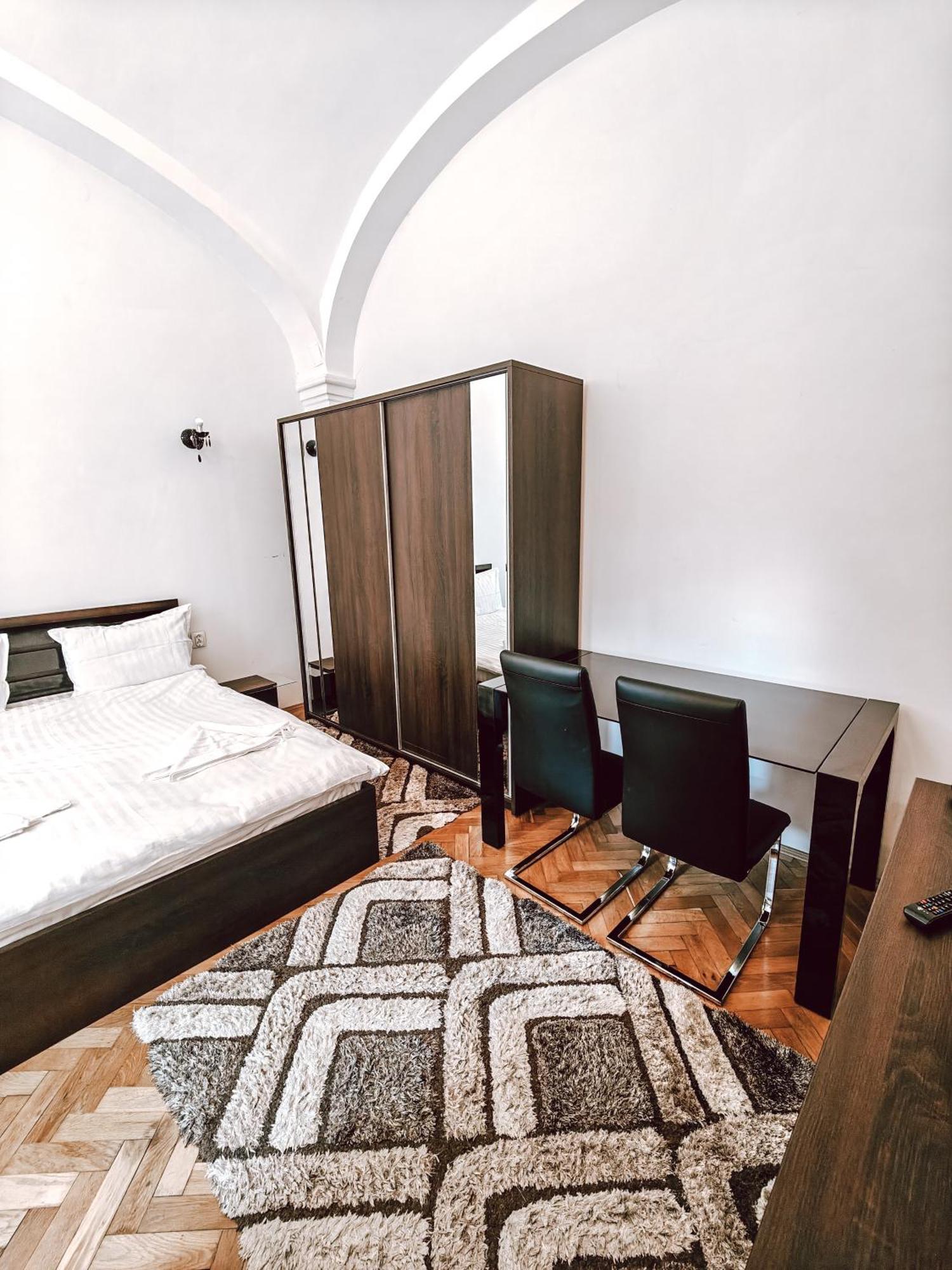 Berindei Studio - City Center - Private Parking Kluż-Napoka Zewnętrze zdjęcie