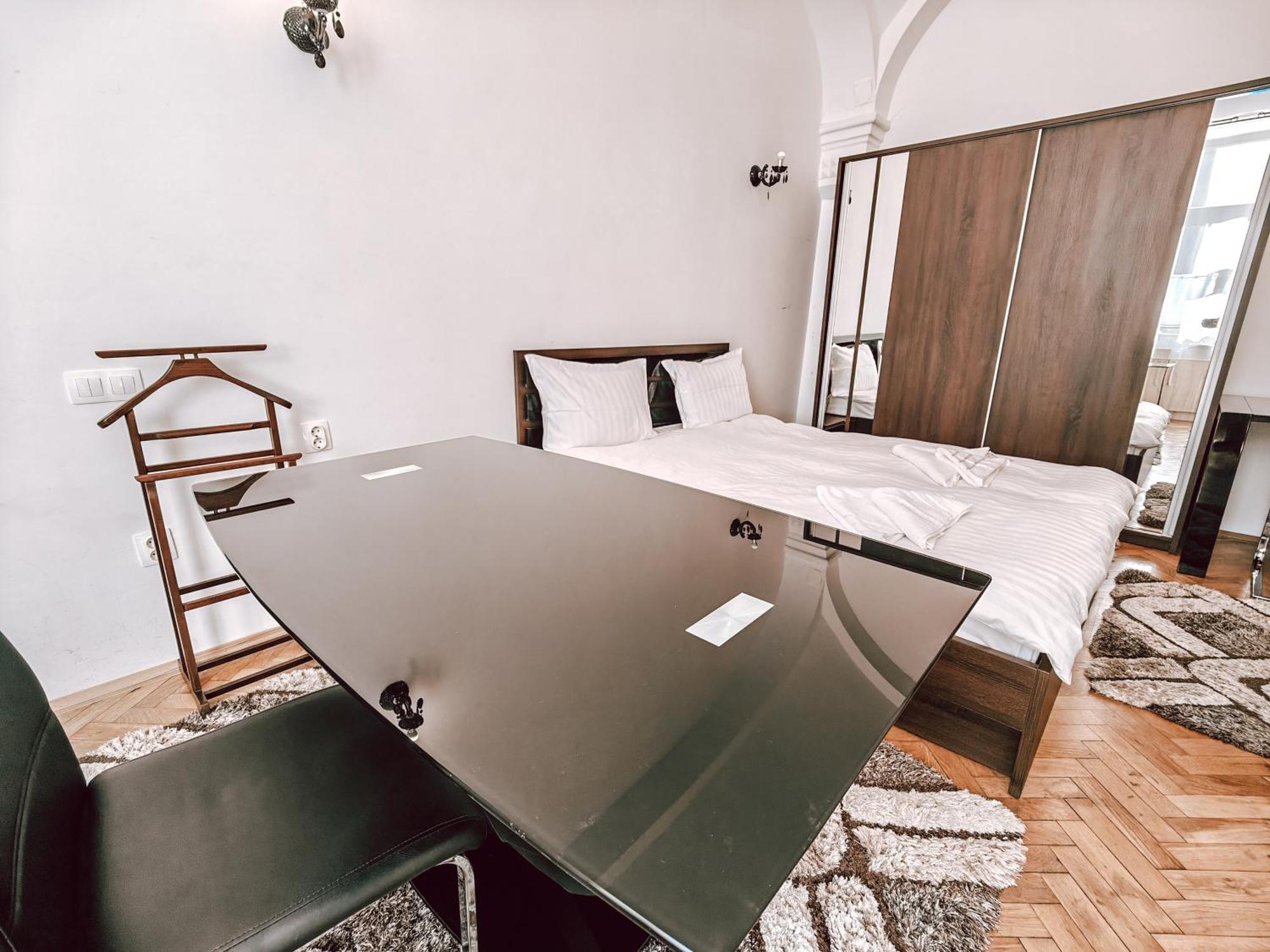 Berindei Studio - City Center - Private Parking Kluż-Napoka Zewnętrze zdjęcie