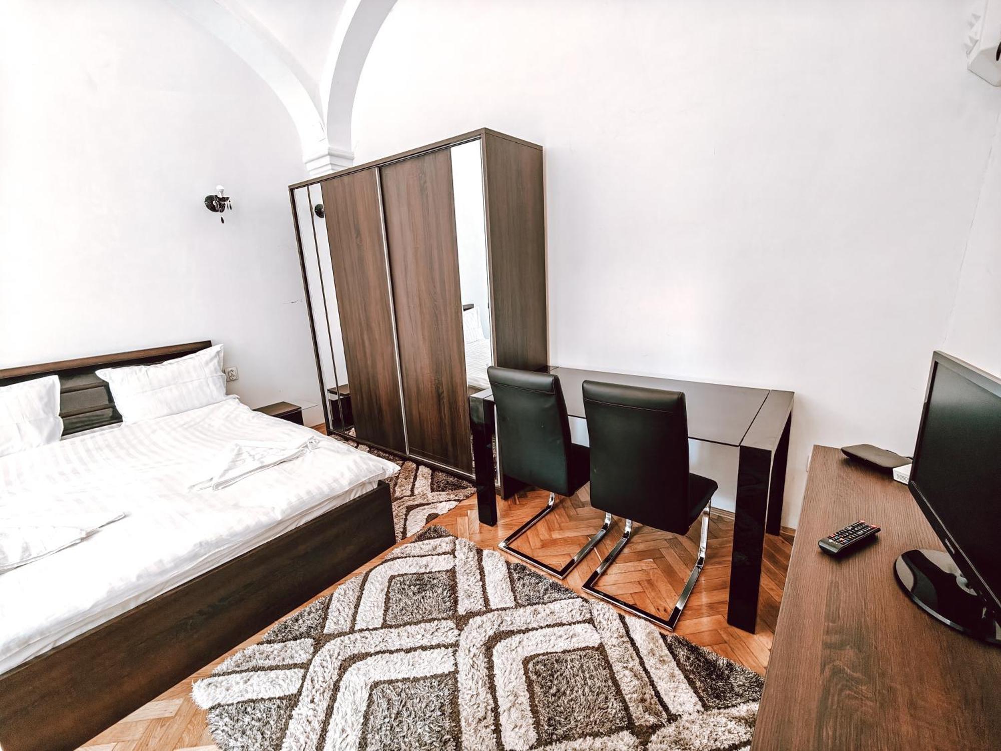 Berindei Studio - City Center - Private Parking Kluż-Napoka Zewnętrze zdjęcie