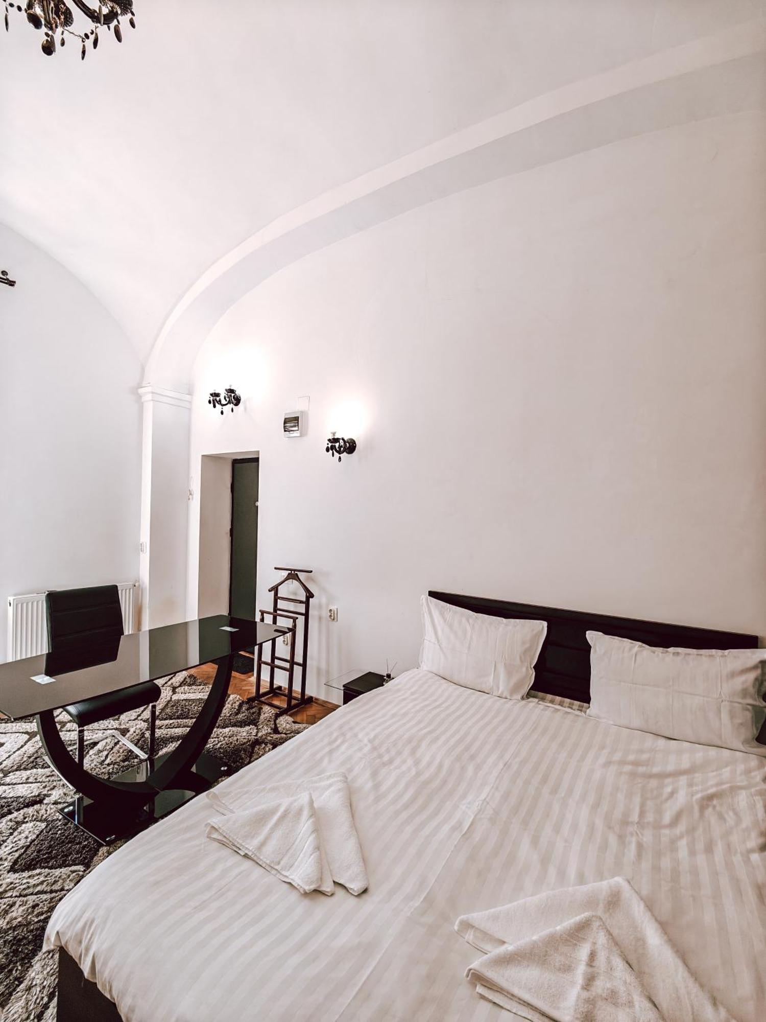 Berindei Studio - City Center - Private Parking Kluż-Napoka Zewnętrze zdjęcie